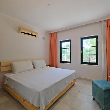 Club Mel Hotel 3*