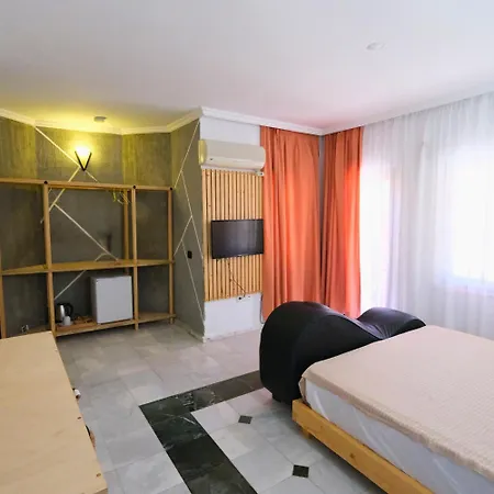 Club Mel Hotel