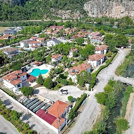 Club Mel Hotel